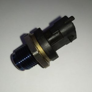 Датчик тиску палива Fiat Doblo / Punto 1.3/1.9 jtd (00-) 0281002706