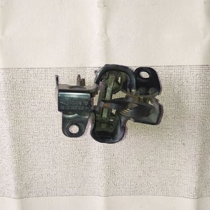 Замок капота Mercedes E-Class W211 / ML-Class W164/ R-Class W251 / (2002 - 2017) A2198800160