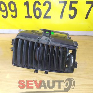 Дефлектор правий (торпеди, консолі, салону, жалюзі воздуховода) Mercedes Sprinter / Volkswagen Crafter A9068300154