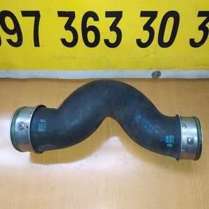 Патрубок інтеркулера правий 1.9 tdi VW Transporter T5 (03-15) 7H0145709