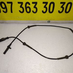 Датчик ABS задній (квадратна фішка) Renault Trafic / Opel Vivaro / Nissan Primastar (00-14) 0265008042