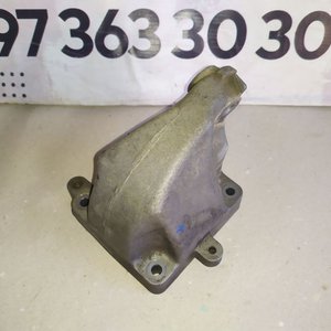 Кронштейн двигуна правий 3.0 cdi Mercedes M-Class ML W164 (05-11) / R-Class W251 (05-17) A6422230304