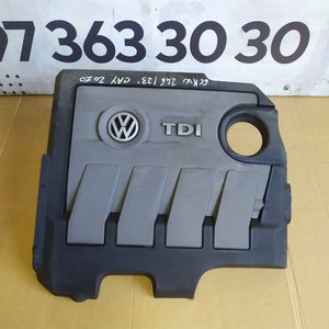 Декоративна кришка двигуна 1.6 tdi VW Caddy (10-15) / Passat B7 (10-14) / Golf VI (09-14) 03L103925AR