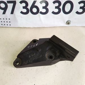 Кронштейн двигуна (правий) 1.7 cdti Opel Astra H / Zafira B / Combo 13125628