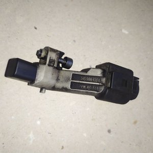 Датчик положення колінвалу 1.9 - 2.0 TDI VW Caddy III (04-15) / Passat B6, B7 (05-14) / Golf V, VI (03-14) 045906433A