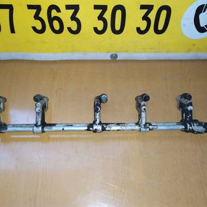 Паливна рампа (рейка) VW Transporter T5 (03-15) 2.5 tdi 070133317C
