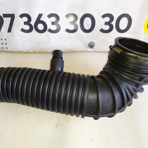 Патрубок повітряного фільтра SsangYong Rexton 2.7 hdi (01-12) 2372108400
