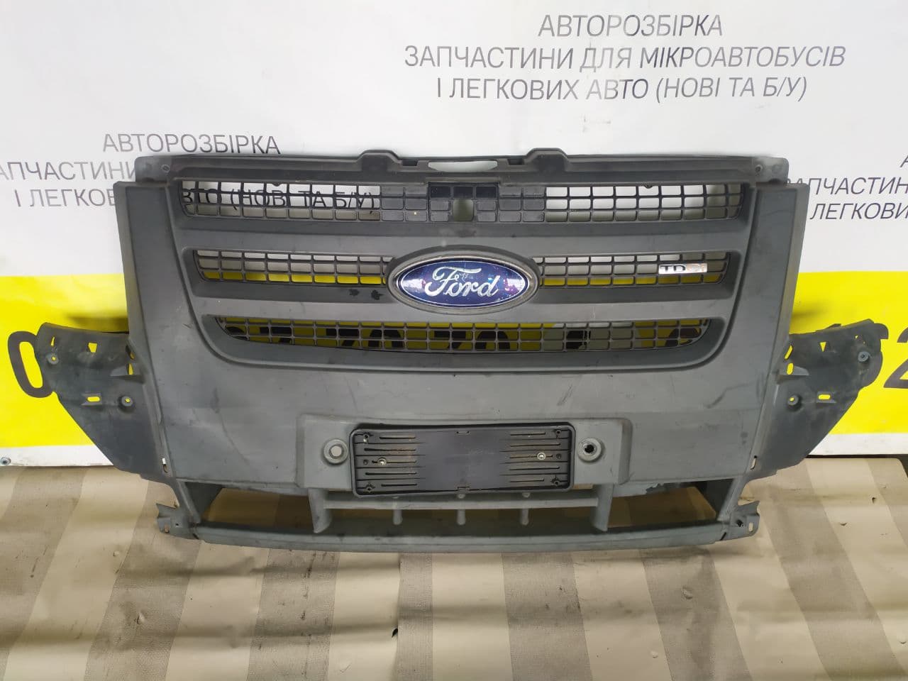 Купить Бампер передний Ford Transit (2006 - 2013) 6C11-17K819-A для з  доставкой по Украине